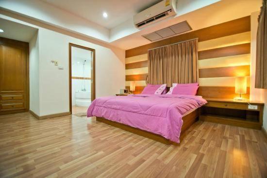Jolly Guesthouse & Restaurant Pattaya Exterior foto